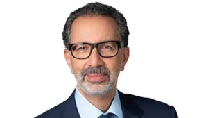 Headshot of Pfizer Board Member Cyrus Taraporevala 